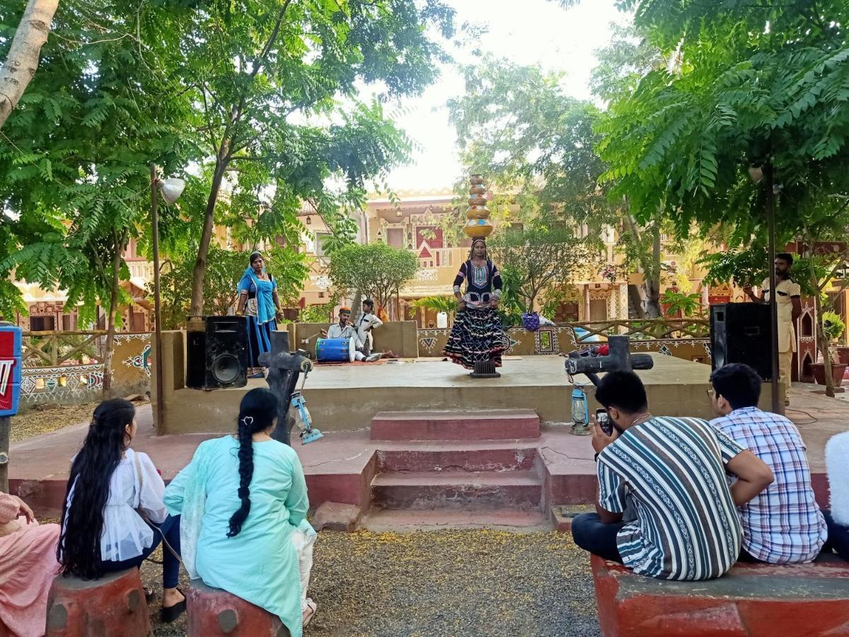 Hotel Chokhi Dhani 3*
